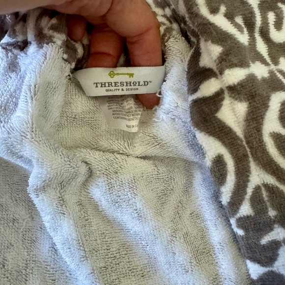 Cotton Gray and White Patterned Bath Towel Skirt - Picture 2 of 8